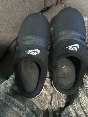 Nike Men’s Black Slip-On Casual Loafers